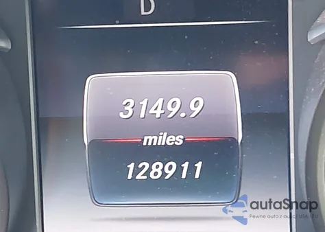 2016 Mercedes-Benz C 300 4Matic z USA, uszkodzony, nr VIN 55SWF4KB9GU146647